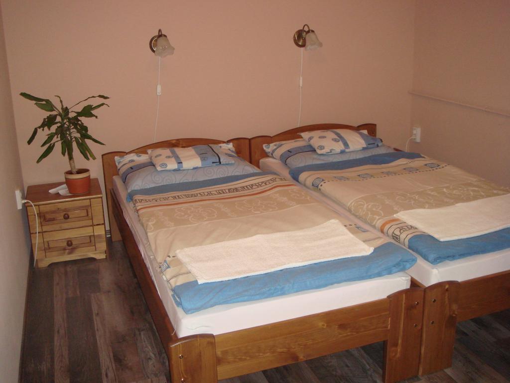 Bed and Breakfast Platan Panzio Nagyszenas Zimmer foto